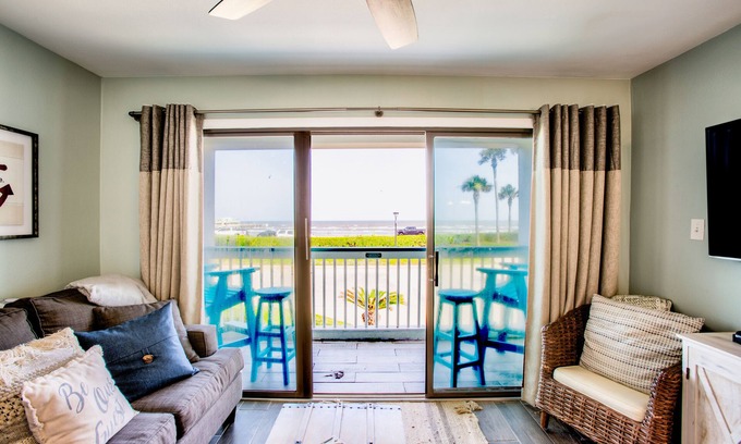 Galveston Condo | Beachfront Breeze! Front Row/Heated Pool/Unobstructed Ocean Views!