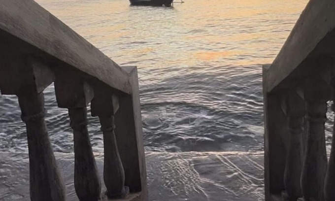 Lian Resort | BeachFront Casa w/ 4 Cabin, Floating Cottage, Pet Friendly in Lian for 25 guests
