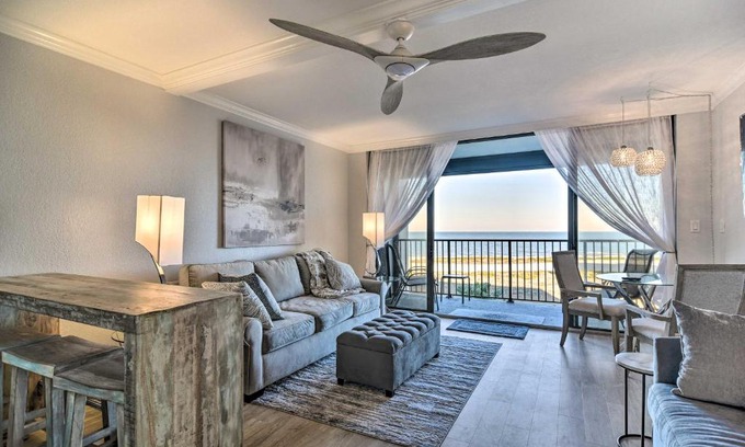 Sand Key Apartment | Beachfront Clearwater Condo with Community Pool
