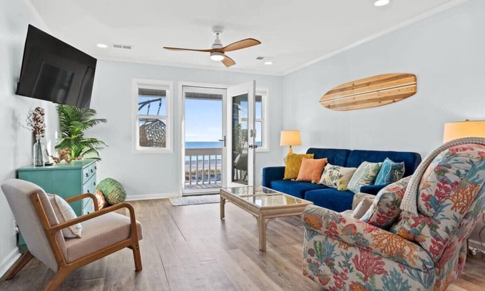 Ocean Isle Beach Condo | Beachfront Condo & Pool Access | Summer Getaway