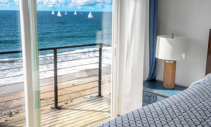 Costa Condo | BEACHFRONT CONDO - 2 Bdr 2 Bth