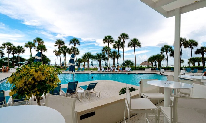 Sarasota Condo | Beachfront condo at prestigious Longboat Key Club resort