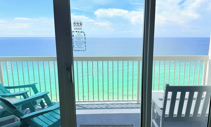 Emerald Coast Condo | Beachfront Condo Gorgeous Gulf view, Steps from the beach, Pool’s, Beach service