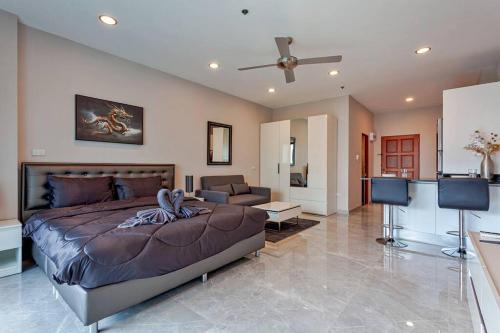 Jomtien Apartment | Beachfront condo Phratamnak