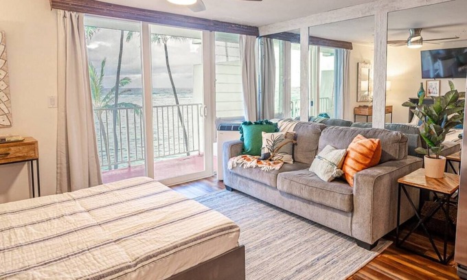 Punaluu Condo | Beachfront Condo w/Amazing View