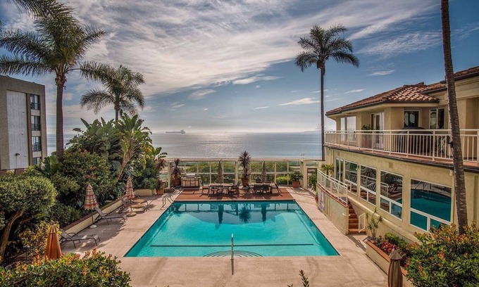 Alamitos Beach Condo | Beachfront Condo - Walk to Restaurants & Attractions