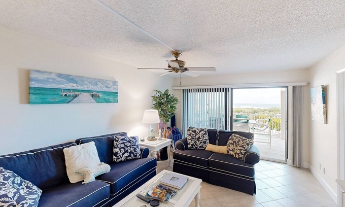 Stuart Condo | Beachfront condo with ocean views, pool, sundeck, & private balcony