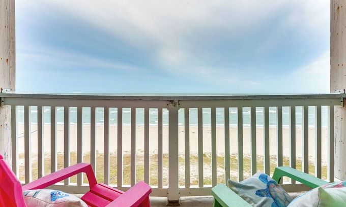 North Beach Condo | Beachfront Corpus Christi Condo w/Pool Access!