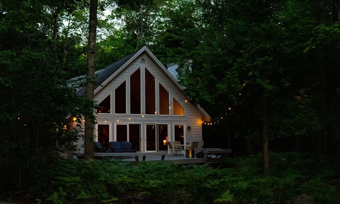 Harbor Springs Cottage | Beachfront Cottage off Tunnel of Trees