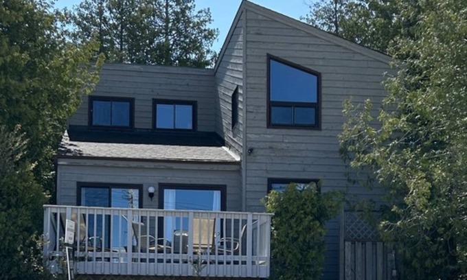Southampton Cottage | Beachfront Cottage right on Lake Huron
