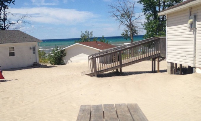 Wasaga Beach Cottage | BEACHFRONT COTTAGE IN WASAGA BEACH - SANDPIPER BEACH RESORT - COTTAGE # 11