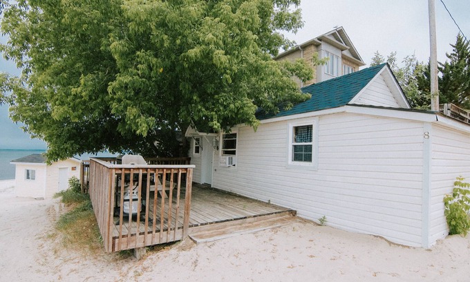 Wasaga Beach Cottage | BEACHFRONT COTTAGE IN WASAGA BEACH - SANDPIPER BEACH RESORT - COTTAGE # 8