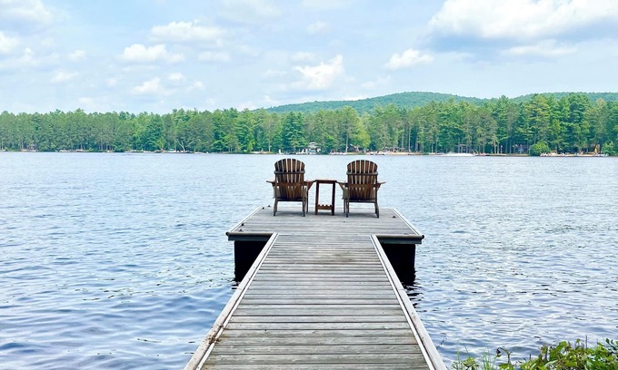 Harcourt Cottage | Beachfront Cottage in Haliburton County