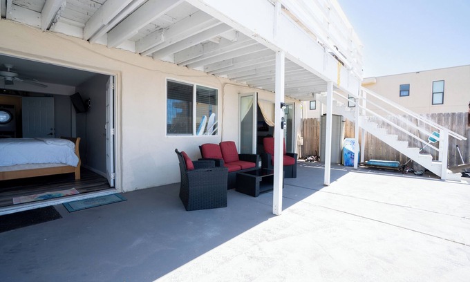 Townsite Cottage | BEACHFRONT COTTAGE LOWER UNT ON THE STRAND IN OCEANSIDE, TWO-BED AND ONE-BATH