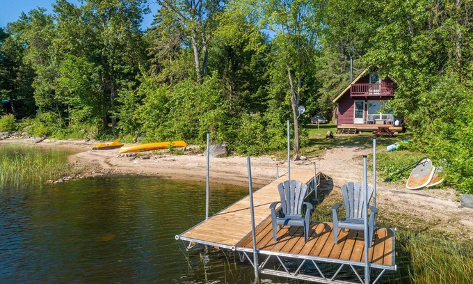 Laurentian Valley Cottage | Beachfront cottage on the Ottawa River