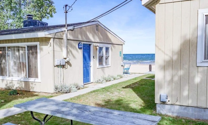 Oscoda House | Beachfront cottage on Lake Huron