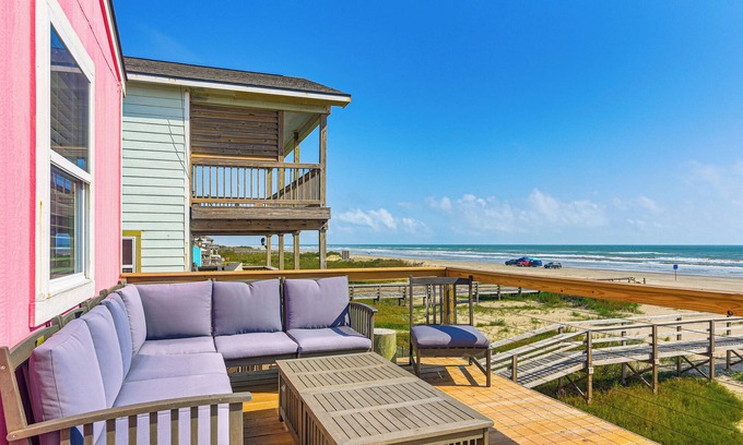 Freeport House | Beachfront Cottage w/Boardwalk in Freeport