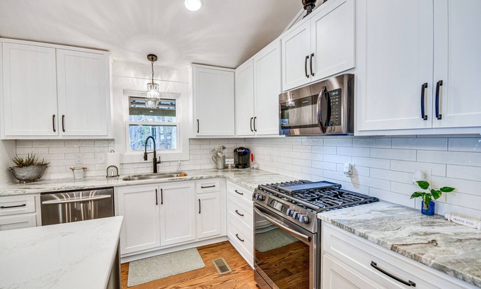 Pleasure Point House | Beachfront Dadeville Family Escape on Lake Martin!