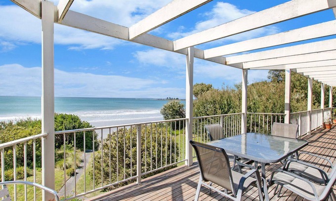 Port Fairy Apartment | Beachfront - elevated ocean views