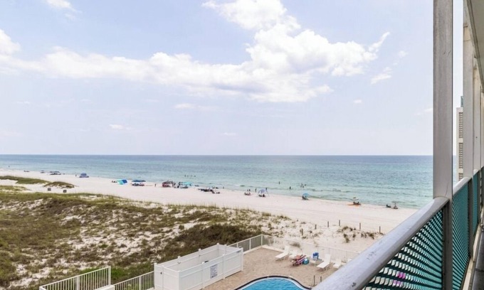 Panama City Beach Condo | Beachfront Escape | Pool, Decks and Jacuzzi Tub
