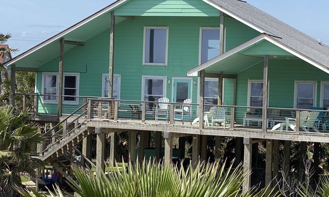 Freeport House | BEACHFRONT FAMILY HOME. PRIVATE DUNEWALK.nLONG-TERM WINTER RENTALS - DISCOUNTS.