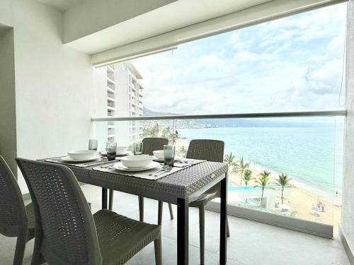 Las Glorias Apartment | Beachfront family friendly 1 bdr NT505