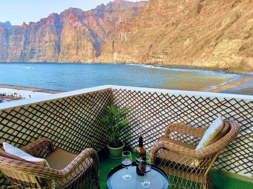 Los Gigantes Apartment | Beachfront Gem with Sand and Sea at Your Doorstep