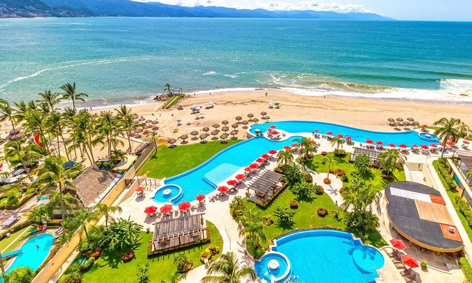 Olimpica Condo | Beachfront Grand Venetian condo