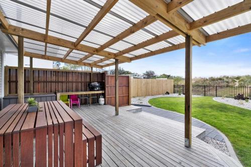 Lauderdale House | Beachfront Holiday Home Close to Airport