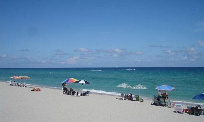Hollywood South Central Beach Condo | Beachfront, Hollywood Beach Available NOW