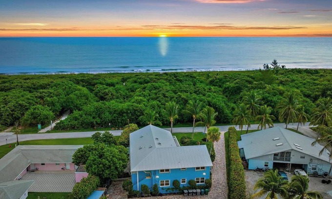 Fort Pierce Shores House | Beachfront Home Away | 2BR/2BA + Fall Discounts