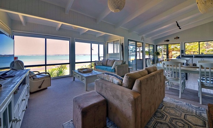 Long Beach House | Beachfront Home relax and enjoy paradise 14day rental discounts
