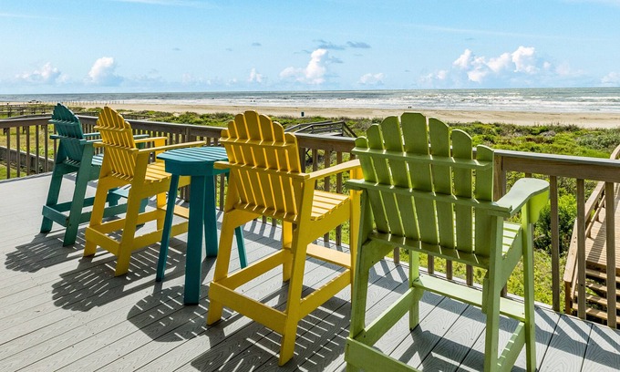 Miramar House | Beachfront Home w Great Views & Private Walkover - Dog Friendly