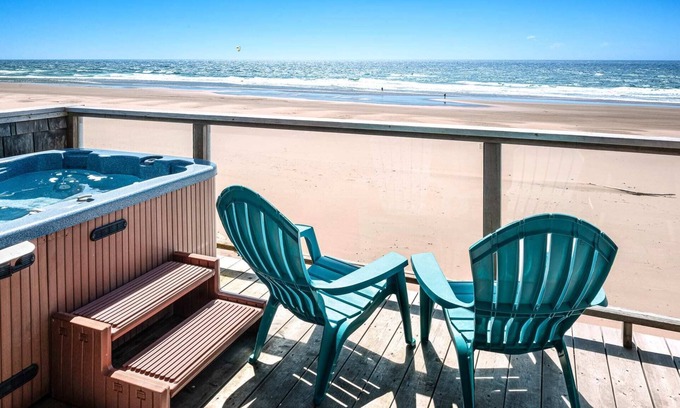 Lincoln City Condo | Beachfront, Hot Tub, BBQ - Coastal Treasure
