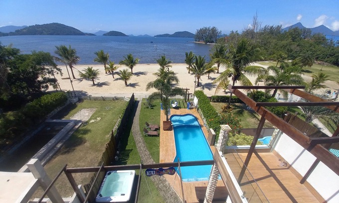 Itinga House | Beachfront house with 5 suites in condominium - Angra dos Reis