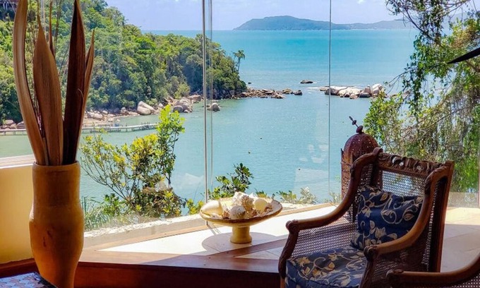 Governador Celso Ramos House | Beachfront house in a Maritime Condominium on the Costa Esmeralda. Spectacular view!