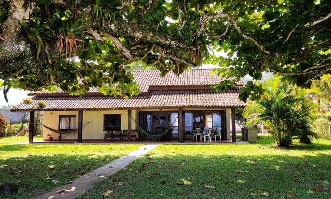 Pereque-Mirim House | Beachfront house in Enseada Ubatuba, with the best sea view.
