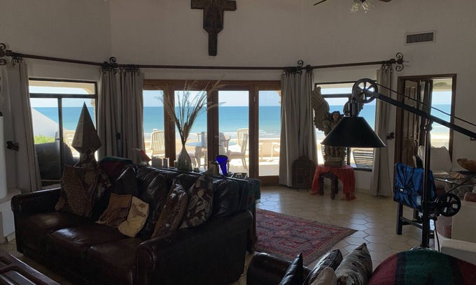 Las Conchas House | Beachfront House in Las Concha's.