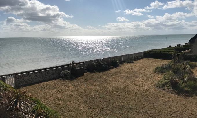 Quineville House | Beachfront house on the beach with large garden