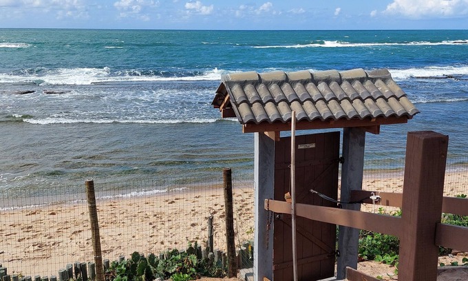 Arembepe House | Beachfront house on the sand Recanto das Acácias 06