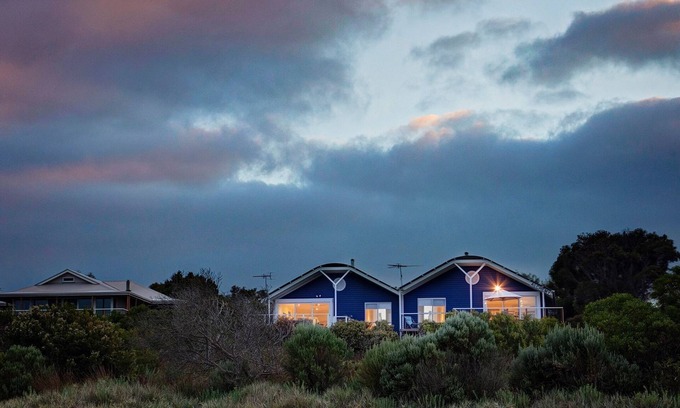 Island Beach House | beachfront house with panoramic sea views and direct access to the beach