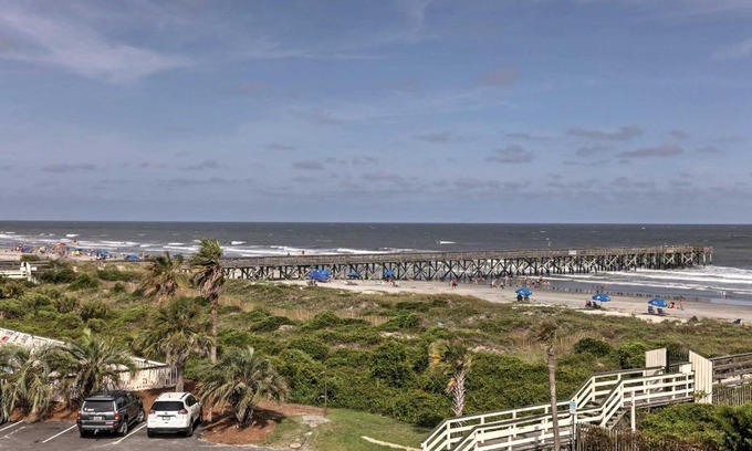 Isle of Palms Apartment | Beachfront Isle of Palms Condo with Balcony and Pool!