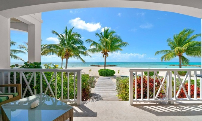 Palm Cay Villa | Beachfront living, directly on the Beach. Quiet and relaxing.