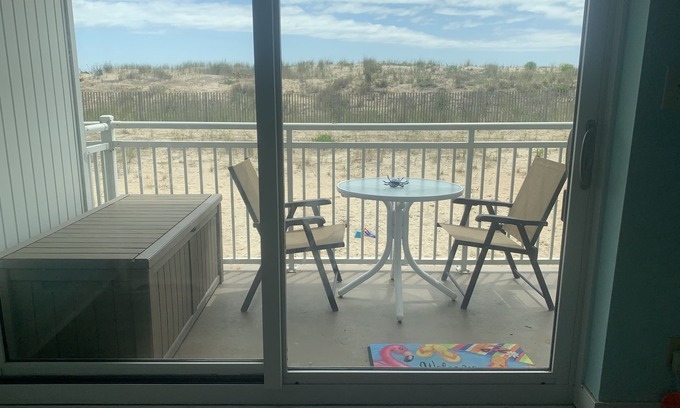 Midtown Ocean City Condo | Beachfront living near Seacrets! Don't let this memorable getaway pass you by.nn