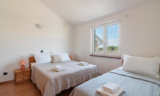 Simuni Apartment | Beachfront Lovro 6 apartment