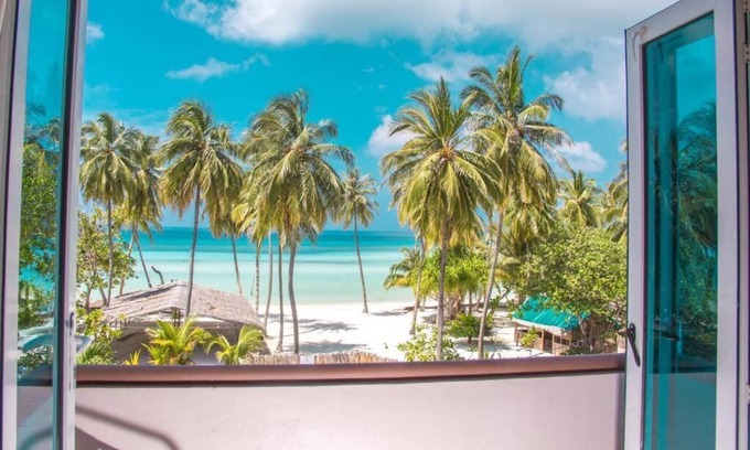 Gan Bed & Breakfast | Beachfront Luxe room in Gan island - near the beach (bnb)