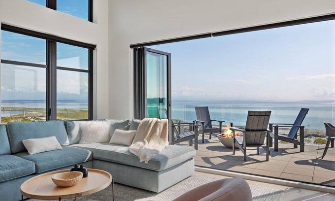 Black Creek Condo | Beachfront Luxury Suite at THE BEACH HOUSE
