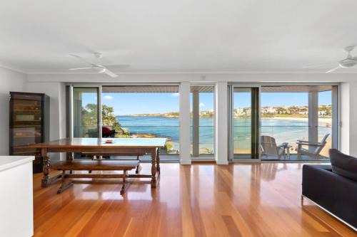 North Bondi Apartment | Beachfront Luxury 3 Beds with Ocean View Balcony