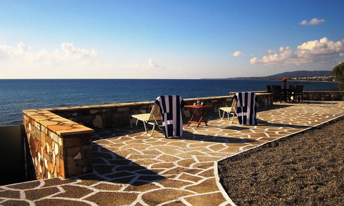 Kiotari Apartment | Beachfront Luxury Apartment With Private Access To The Beach.