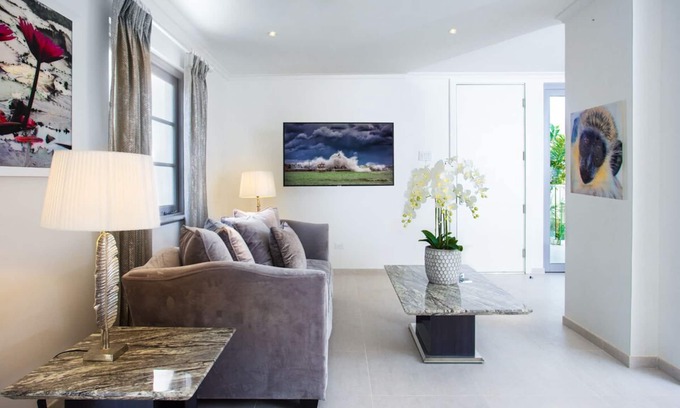 Old Trees Bay Apartment | Beachfront Luxury Condo - The One at The St. James (1 bed)